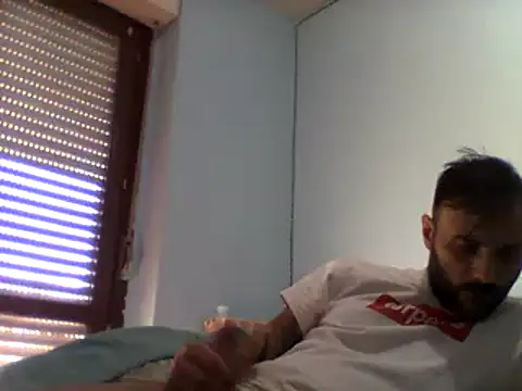 Snapshot of coppiasenzacensura chatting on January 8, 12:37 pm coppiasenzacensura online show from January 8, 12:37 pm