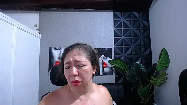 Valentinaa mature online show from May 27, 10:51 pm