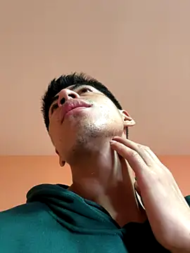 Snapshot of Alexander9827 chatting on November 23, 2:06 pm Alexander9827 online show from November 23, 2:06 pm