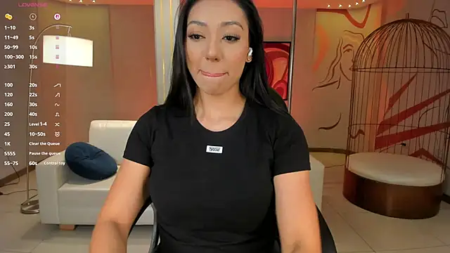 LizzHamilton   online show from November 14, 9:46 pm