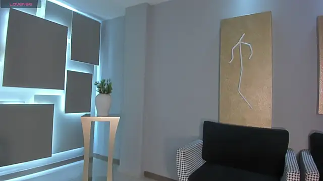 LizzHamilton   online show from January 17, 12:32 pm