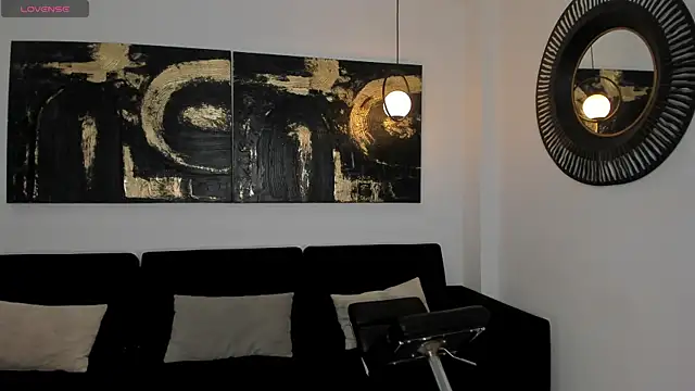 LizzHamilton   online show from March 8, 3:16 pm