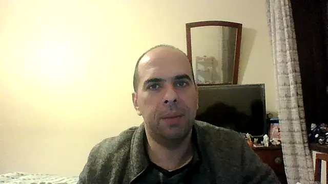 Snapshot of sstrasser chatting on December 28, 1:18 am sstrasser online show from December 28, 1:18 am
