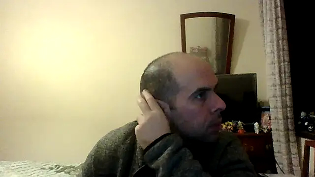 Snapshot of sstrasser chatting on January 19, 12:17 am sstrasser online show from January 19, 12:17 am