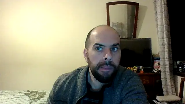 Snapshot of sstrasser chatting on February 9, 11:36 pm sstrasser online show from February 9, 11:36 pm