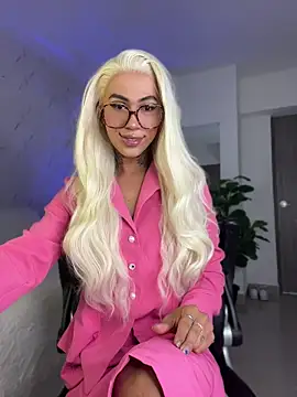 Snapshot of Miss_sagitario chatting on May 12, 12:13 pm Miss sagitario online show from May 12, 12:13 pm