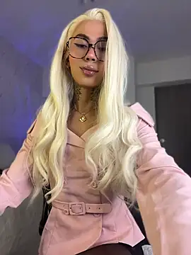 Snapshot of Miss_sagitario chatting on May 13, 12:13 pm Miss sagitario online show from May 13, 12:13 pm