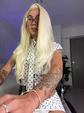 Snapshot of Miss_sagitario chatting on May 17, 12:01 pm Miss sagitario online show from May 17, 12:01 pm