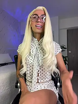 Snapshot of Miss_sagitario chatting on May 22, 12:00 pm Miss sagitario online show from May 22, 12:00 pm