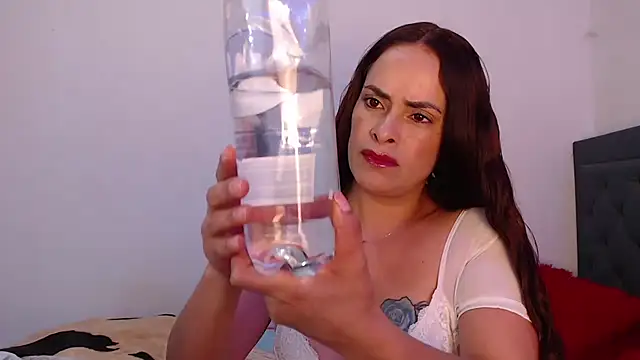 Snapshot of susana07 chatting on October 18, 7:47 pm susana07 online show from October 18, 7:47 pm