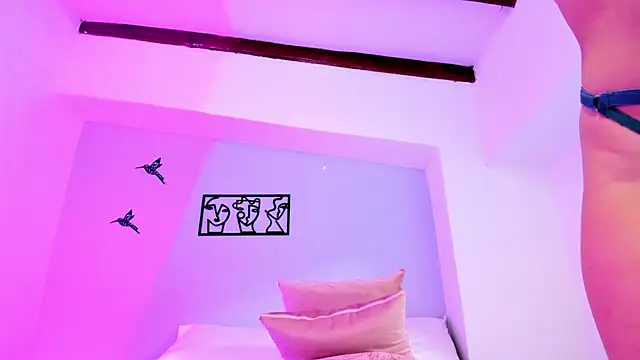 Laura Torres18 online show from March 11, 12:22 am