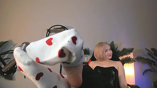 ReiYosimoto online show from December 20, 12:05 pm