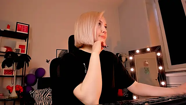 ReiYosimoto online show from January 18, 11:32 am