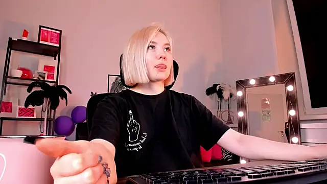 ReiYosimoto online show from January 18, 2:33 pm