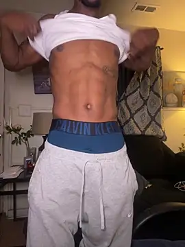 Snapshot of LawrenceBanques chatting on December 22, 4:20 am LawrenceBanques online show from December 22, 4:20 am