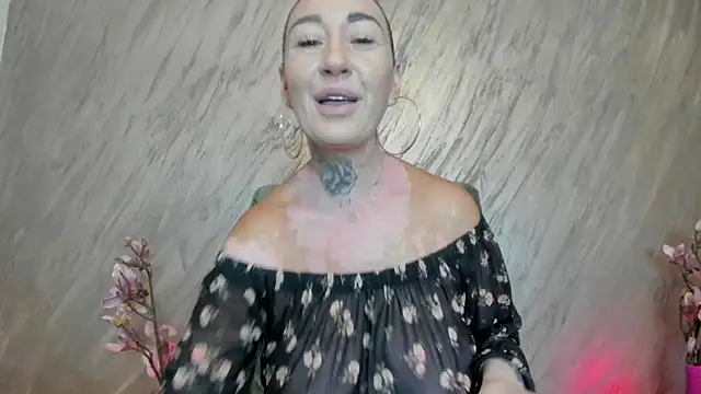 Snapshot of Rayanablackandwhite chatting on August 4, 5:10 am Rayanablackandwhite online show from August 4, 5:10 am