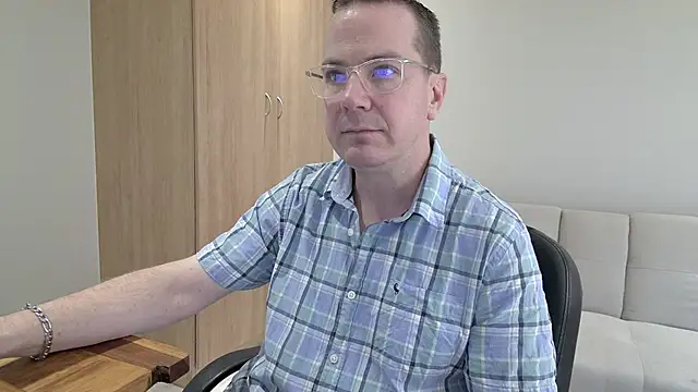 Snapshot of BrettJ81 chatting on October 11, 9:41 am BrettJ81 online show from October 11, 9:41 am