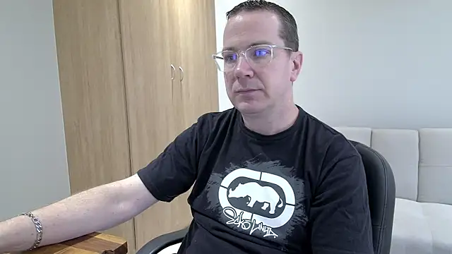 Snapshot of BrettJ81 chatting on November 1, 9:44 am BrettJ81 online show from November 1, 9:44 am