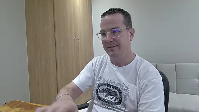 Snapshot of BrettJ81 chatting on November 21, 2:49 pm BrettJ81 online show from November 21, 2:49 pm