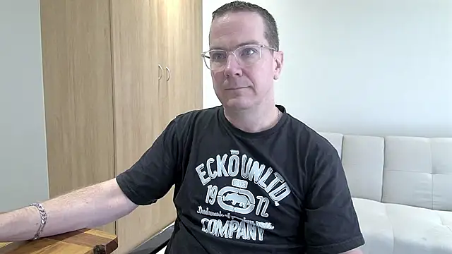 BrettJ81 online show from April 27, 11:52 am