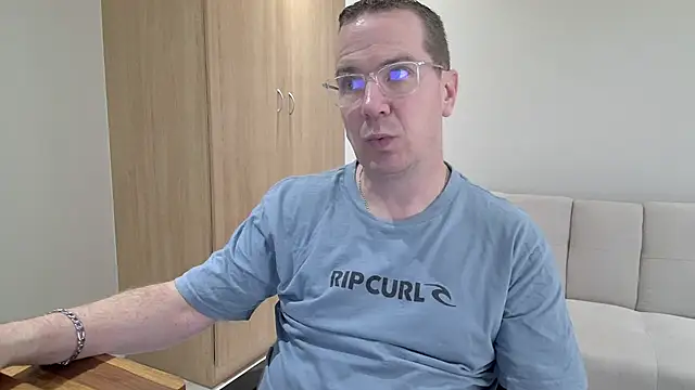 BrettJ81 online show from April 28, 2:55 pm