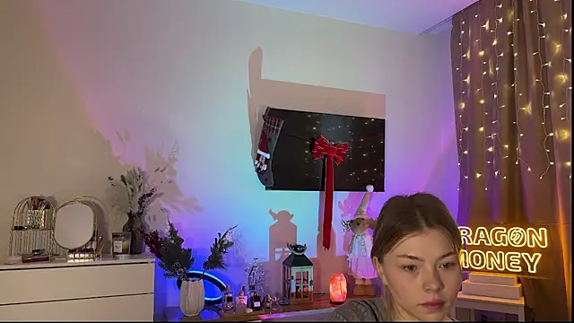 Snapshot of Aliceimhorny chatting on December 3, 8:49 am Aliceimhorny online show from December 3, 8:49 am