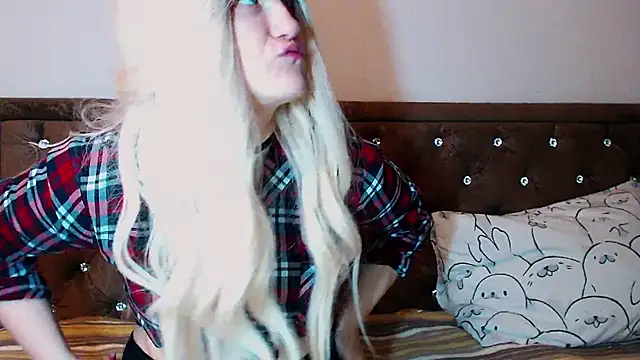 Snapshot of Sara4uu chatting on November 30, 12:36 am Sara4uu online show from November 30, 12:36 am