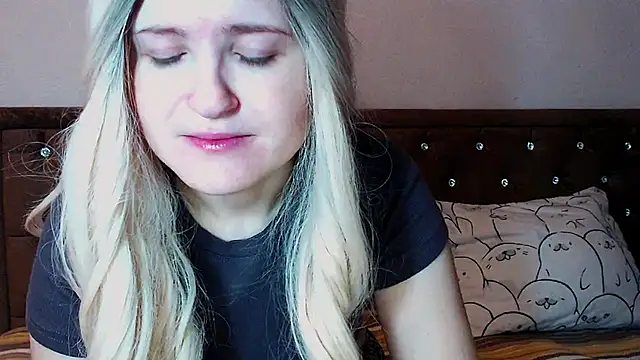 Snapshot of Sara4uu chatting on December 3, 10:19 pm Sara4uu online show from December 3, 10:19 pm