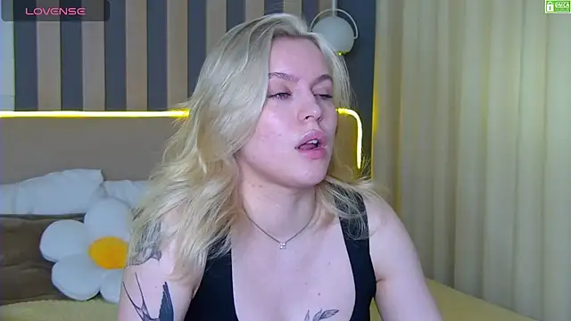Snapshot of AmaliaBell chatting on July 3, 1:06 pm AmaliaBell online show from July 3, 1:06 pm
