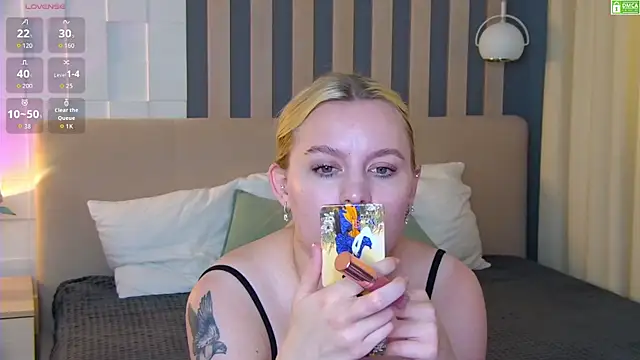 Snapshot of AmaliaBell chatting on August 3, 1:16 pm AmaliaBell online show from August 3, 1:16 pm