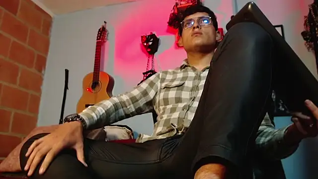 dom2travelersss online show from September 15, 2:06 pm