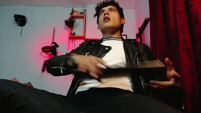 dom2travelersss online show from October 13, 11:49 pm