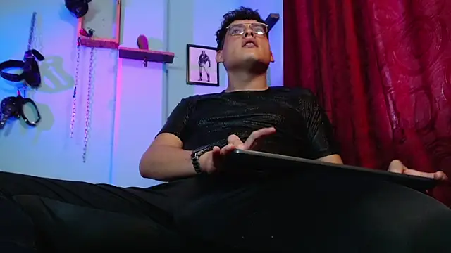 dom2travelersss online show from October 27, 2:32 pm