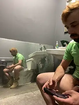 Snapshot of afTerparTycloudz chatting on March 14, 1:37 am afTerparTycloudz online show from March 14, 1:37 am