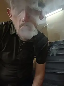 Snapshot of afTerparTycloudz chatting on October 29, 11:12 am afTerparTycloudz online show from October 29, 11:12 am