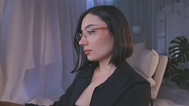 AmyArmstrong online show from June 14, 9:39 pm
