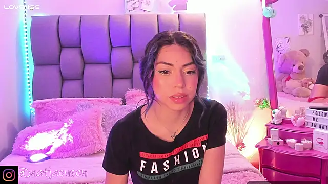 natalie jaensen online show from December 9, 11:34 pm