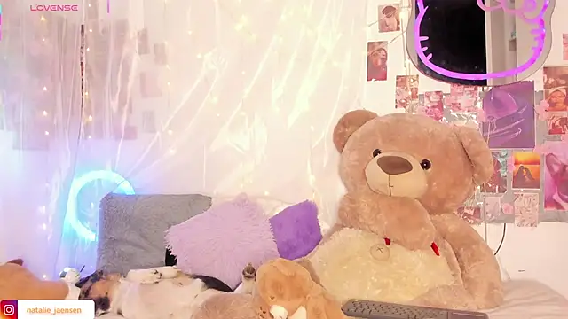 natalie jaensen online show from February 3, 10:59 pm