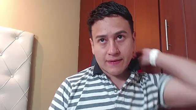 Snapshot of oliver_price1 chatting on December 11, 11:00 pm oliver price1 online show from December 11, 11:00 pm