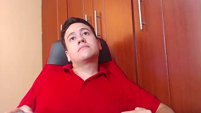 Snapshot of oliver_price1 chatting on December 20, 10:32 pm oliver price1 online show from December 20, 10:32 pm