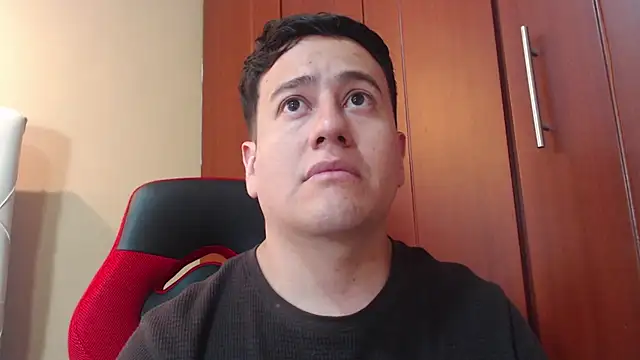 Snapshot of oliver_price1 chatting on December 27, 10:16 pm oliver price1 online show from December 27, 10:16 pm