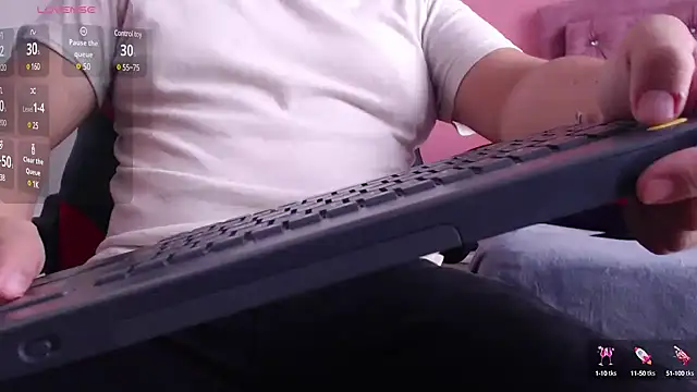 Snapshot of oliver_price1 chatting on March 12, 8:20 pm oliver price1 online show from March 12, 8:20 pm