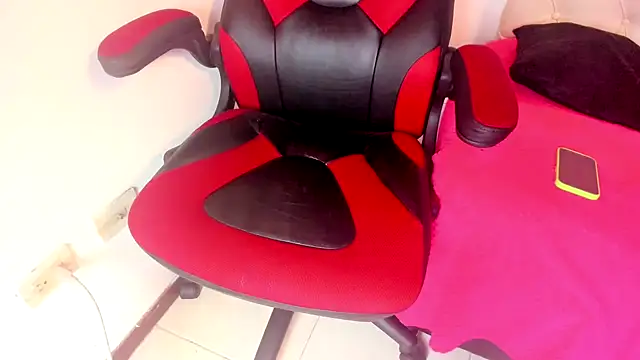 Snapshot of oliver_price1 chatting on October 22, 1:22 pm oliver price1 online show from October 22, 1:22 pm