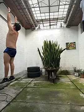 Snapshot of oliver_price1 chatting on November 17, 9:53 pm oliver price1 online show from November 17, 9:53 pm