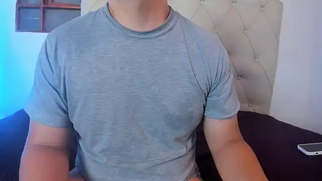 Snapshot of oliver_price1 chatting on June 13, 11:19 am oliver price1 online show from June 13, 11:19 am