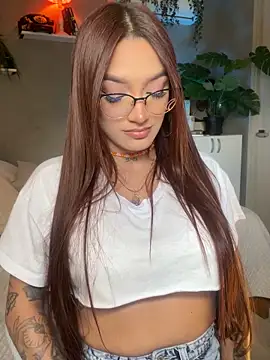 Snapshot of DaniDusan_ chatting on October 3, 4:15 pm DaniDusan online show from October 3, 4:15 pm