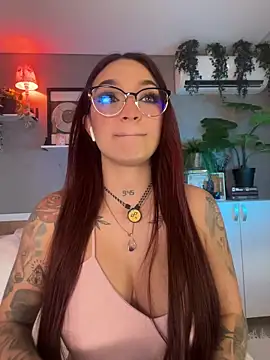 Snapshot of DaniDusan_ chatting on November 23, 6:52 pm DaniDusan online show from November 23, 6:52 pm