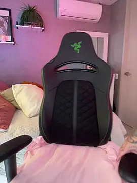 Snapshot of DaniDusan_ chatting on February 8, 8:12 pm DaniDusan online show from February 8, 8:12 pm