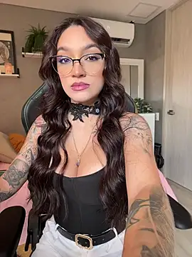 DaniDusan  online show from April 27, 7:01 pm