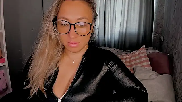 CumOnMy Tits online show from October 12, 4:33 am